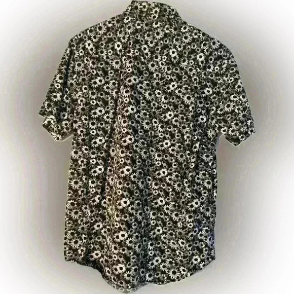 Rugby University Mens Button Down Black, White, & Gray Floral Shirt, size large - Picture 2 of 4